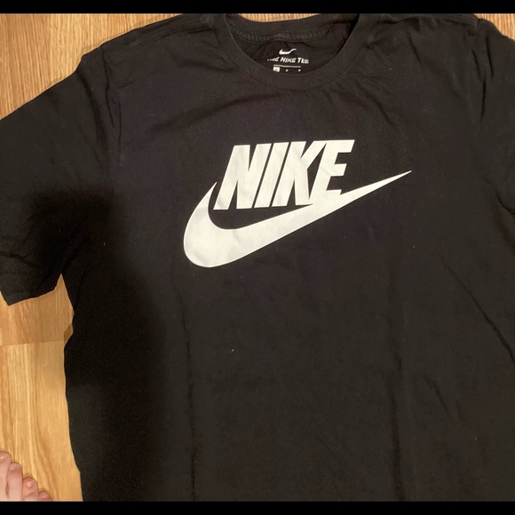 Nike black tshirt short sleeve - Picture 2 of 3